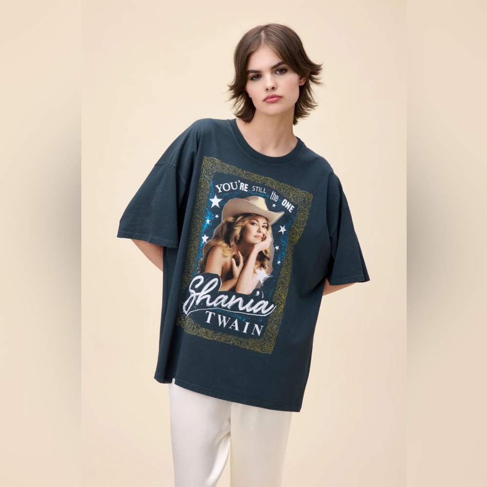 Daydreamer Shania Still The One One Size Tee